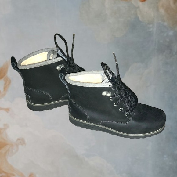 Kids Waterproof Ugg Boots Size USA 4 - Picture 1 of 5